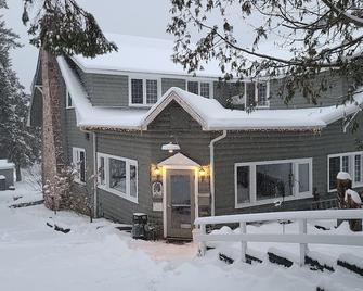 Bonnie View Inn - Haliburton - Building