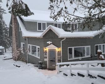 Bonnie View Inn - Haliburton - Toà nhà