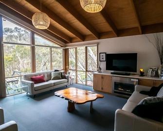 Tanjil Creek Lodge - Bedroom 4 (Small Family or Couples Retreat) - Baw Baw Village - Living room
