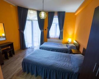Kris Hotel - Smolyan - Bedroom
