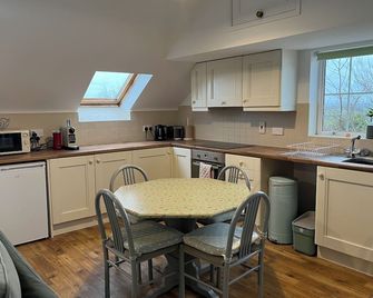 Refurbished Dec 2024 - New Carpets & Sofas Located In Heart Of Antrim Coast - Bushmills - Kitchen