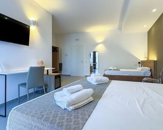 Tevergad Suites & Rooms - Terrasini - Habitación