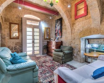 Annie's Place-a Charming & Sweet 300 Y.O.Townhouse in Mdina Centre for 2-4guests - Mdina - Living room