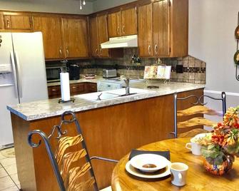 Cozy 1-bedroom apartment in pleasant Claremore with AC, WiFi - Claremore - Kuchyň