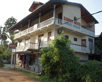 Sunny Mood Guest House - Unawatuna - Building