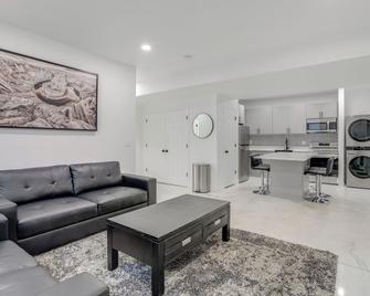 16 Mi to Dtwn Denver: Modern Apt w/ Patio - Denver - Sala de estar