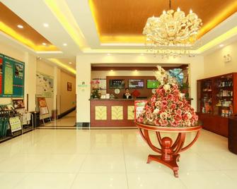 Greentree Inn Shandong Yantai Fushan District Yongda Street Express Hotel - Yantai - Front desk