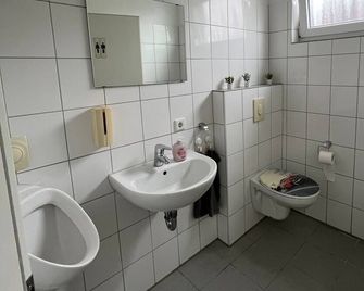 Aparts Room Hannover Centrum - Hannover - Bathroom