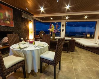 Iguana Crossing Boutique Hotel - Puerto Villamil - Restaurant