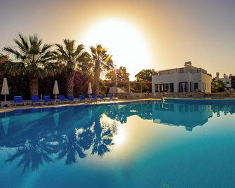 Ladonia Hotels Zemda Gumusluk - Gümüşlük - Piscina