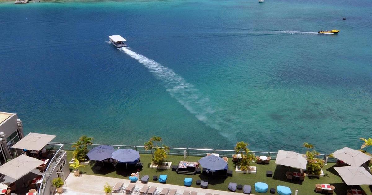 Порт-Вила. Порт Вила в воде.