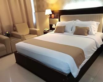 Zahra Syariah Hotel Kendari - Кендарі - Спальня