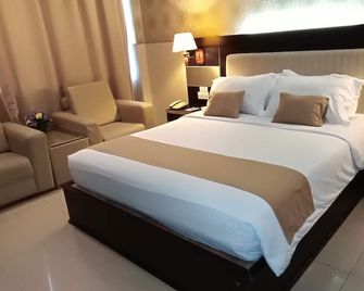 Zahra Syariah Hotel Kendari - Kendari - Schlafzimmer