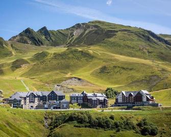 100m from ski slopes, 2nd floor, view ski slopes, parking, tv, ski locker, 66m², Peyragudes - Germ - Edificio