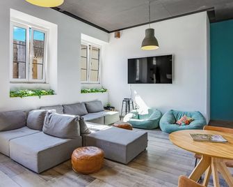 Hostellicious - Faro - Sala de estar
