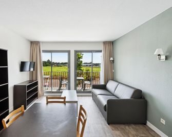 All Suites Appart Hôtel - Bassin d'Arcachon - Dune du Pilat - La Teste-de-Buch - Wohnzimmer