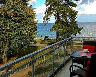 Feriendomizil Strandblick Feriendomizil Strandblick Appartement 2 Meersonne - Haffkrug - Balkon