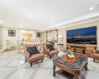 Luxury Estate with Pool, Free Spa Heat, Gym, & Game Room! 6mi. to The Strip - Las Vegas - Living room
