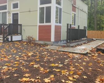 Modern Private Cottage Basement Unit - Bothell - Budova