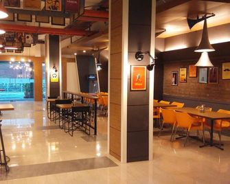 Max Hotels Jabalpur - Jabalpur - Restaurant