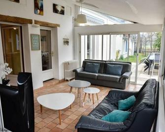 Gîte Chez Stéphanie Montbazon, 5-bedroom farmhouse in the heart of the village - 15pers - Montbazon - Ruang tamu