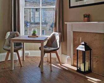 Bridge Street is a spacious apartment in a central Banff location - Банф - Спальня