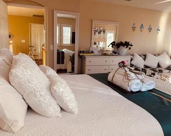 Balloons and Wine - Murrieta - Bedroom