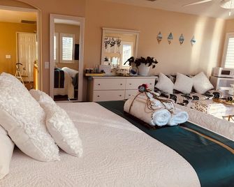 Balloons and Wine - Murrieta - Bedroom