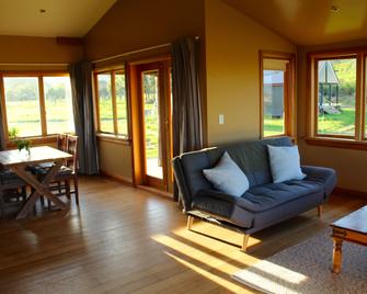 The Barn Cabins & Camp - Marahau - Living room