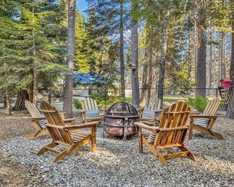 Cozy Cabin with Hot Tub & Gameroom in Chester - Chester - Patio