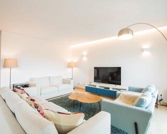 Romantic Sunset, Excellent Central Sunny Ap. Ocean / Beaches View, 3 bedroom / 3 WC - Cascais - Sala de estar