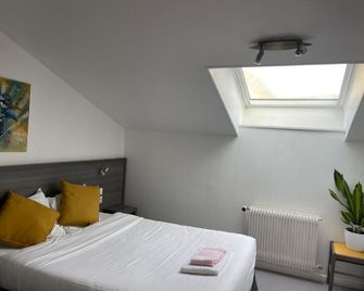 Logis Hôtel Vuillot - Dommartin-lès-Cuiseaux - Bedroom