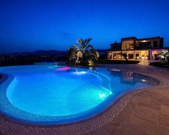 Luxury Villa West Nice - Nice - Piscine