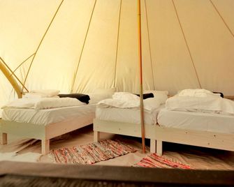 Deluxe Bell Tent Rental for a Unique Transylvania Holiday - Dâmbovicioara - Bedroom