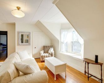 Charming Saco Apartment about 4 Mi to the Beach! - Saco