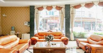 Dongli Hotel - Qiannan - Living room