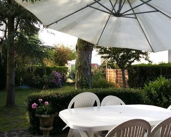 Chambres d'hôtes Confortables - Voisins-le-Bretonneux - Patio