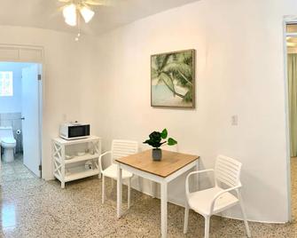 High Tide Guesthouse, Parguera - Lajas - Essbereich