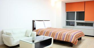 Incheon Airport New Guesthouse - Incheon - Bedroom