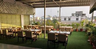 ホテル ギャラクシー インドール - インドール - レストラン