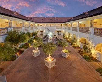 The Lodge at Healdsburg, Tapestry Collection by Hilton - Healdsburg - Building