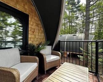 Sunken Escapes Glamping Unit 4 - New Minas - Balcó