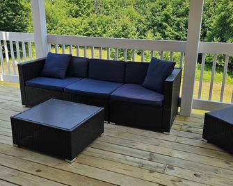 Pictured Rocks Lodge 5 minutes from Munising! Recently remodeled! - Christmas - Balcón