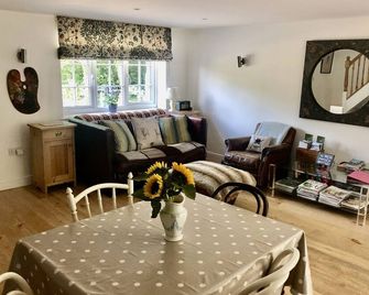 Secluded Cottage 5 Minute Walk To Broadway Centre - Broadway - Eetruimte