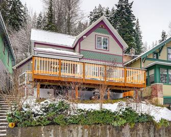 13 Mi to Skiing Downtown Wallace Home with Deck - Wallace - Gebouw