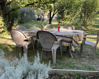 Gite En Drome Provencale - Les Granges-Gontardes - Патіо