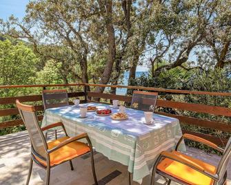 3 Bedroom Nice Apartment In Cres - Cres - Balcón