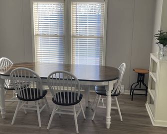 Jackson House; Pets Welcome - Litchfield - Essbereich