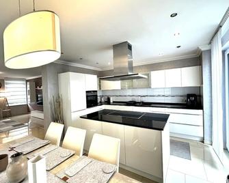 Mein Apartment, City Garden, Terrasse, Klima, 6 Personen - Frankenthal - Küche