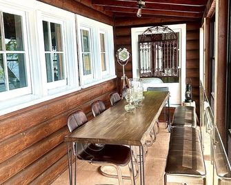 Loons Landing Gull Lake 2 Cottages + Sauna + Fishing + 700 Ft Lake Frontage - Minden - Dining room